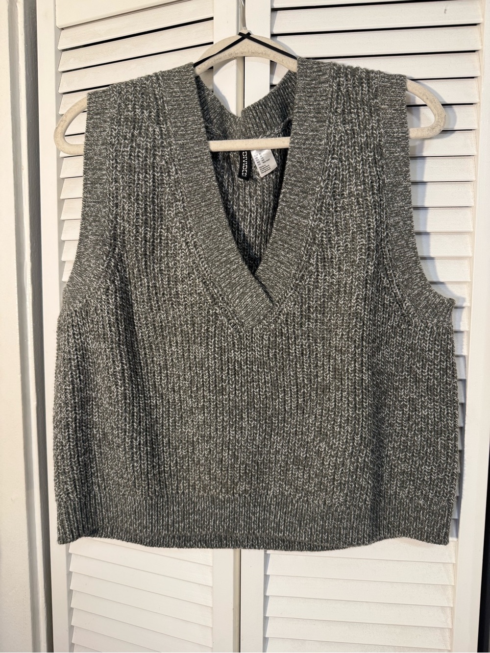 H&M Gray V-Neck Knit Sweater Vest